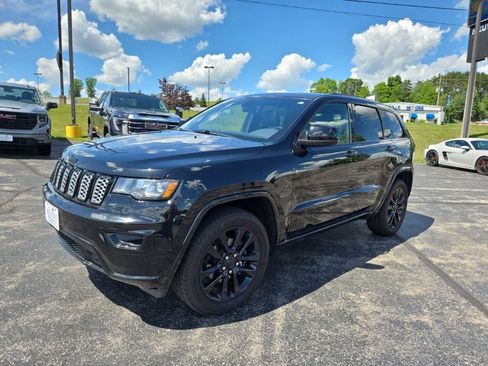 Used 2019 Jeep Grand Cherokee Altitude AWD/4WD image 7