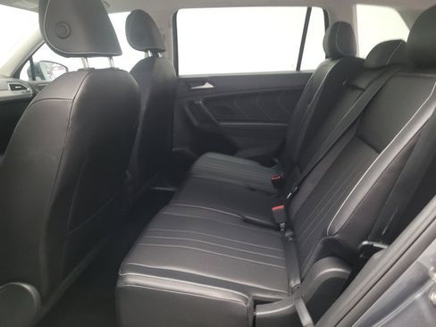 Used 2023 Volkswagen Tiguan SE w/ Panoramic Sunroof Package FWD image 18