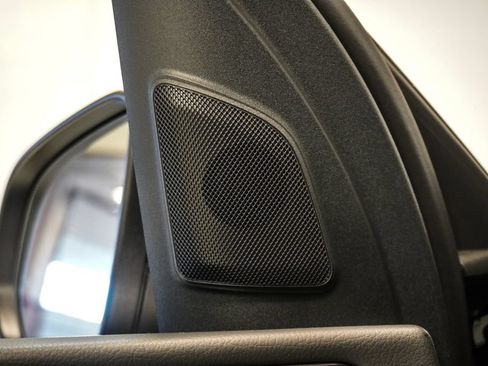 Used 2025 Mercedes-Benz GLE 450e 4MATIC image 23