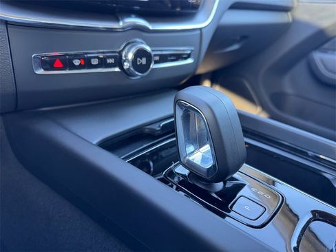 Certified 2025 Volvo XC60 B5 Core image 16