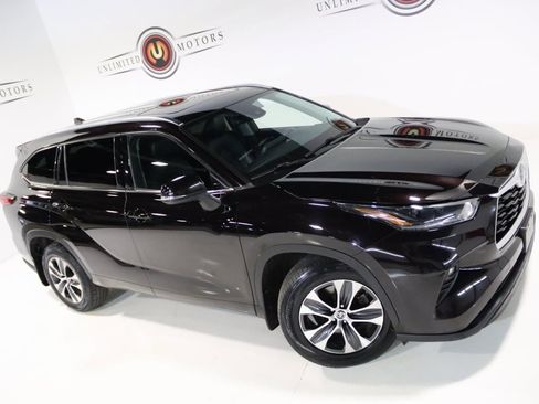 Used 2021 Toyota Highlander XLE image 8