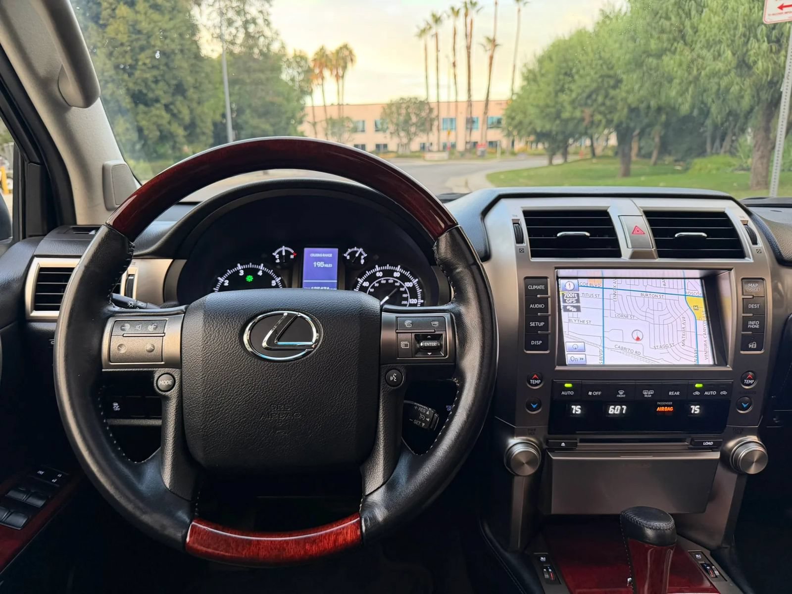 Used 2013 Lexus GX 460 w/ Convenience Pkg AWD/4WD image 17
