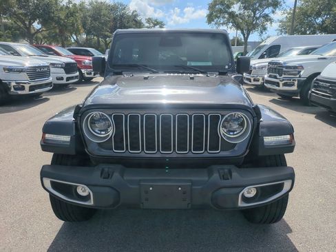 Used 2025 Jeep Wrangler Unlimited Sahara AWD/4WD image 4