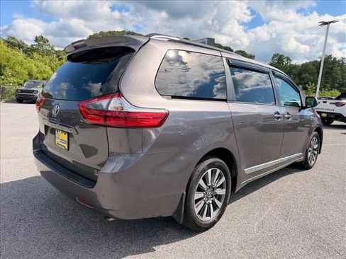 Used 2020 Toyota Sienna XLE w/ XLE Navigation Package AWD/4WD image 14
