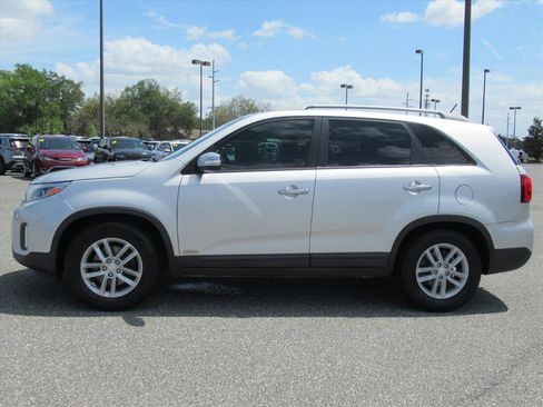 Used 2014 Kia Sorento LX image 4