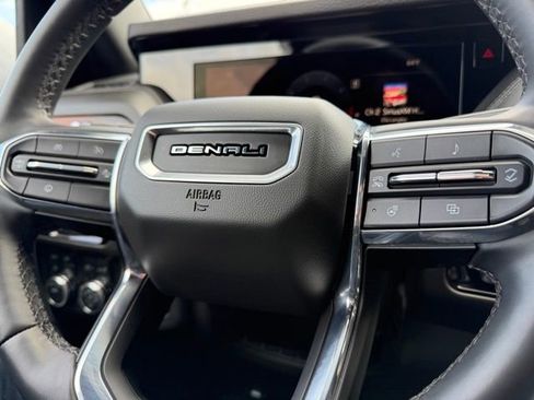 Used 2025 GMC Yukon Denali AWD/4WD image 16