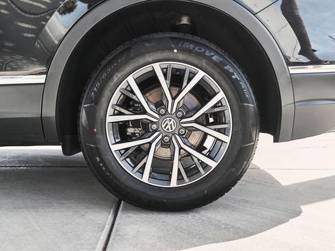 Used 2020 Volkswagen Tiguan SE FWD image 9