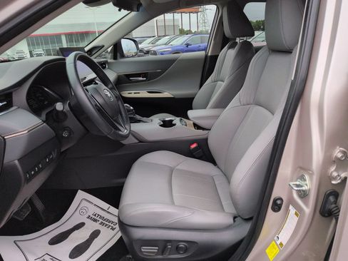 Certified 2024 Toyota Venza Limited AWD/4WD image 9