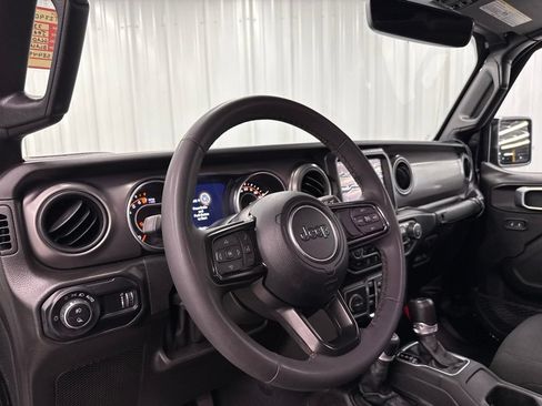 Used 2023 Jeep Gladiator Sport AWD/4WD image 18
