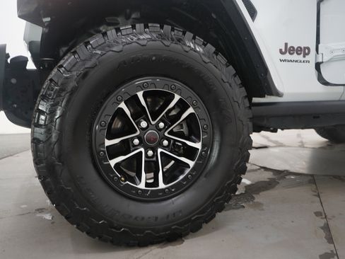 Used 2024 Jeep Wrangler Unlimited Rubicon AWD/4WD image 31