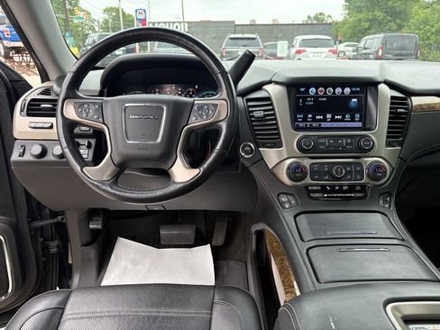 Used 2017 GMC Yukon XL Denali w/ Open Road Package AWD/4WD image 17