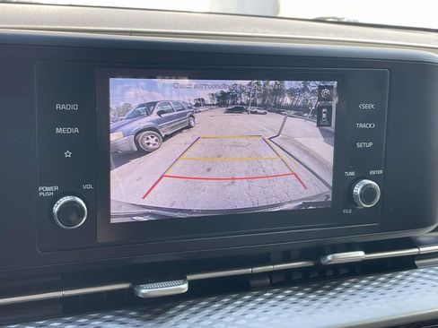 Used 2022 Kia Carnival LX image 26