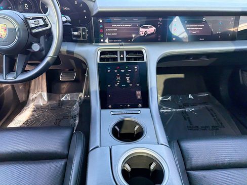 Used 2022 Porsche Taycan Turbo S image 18