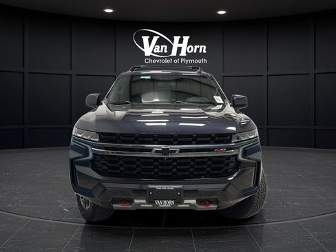 Used 2022 Chevrolet Tahoe Z71 w/ Luxury Package AWD/4WD image 2
