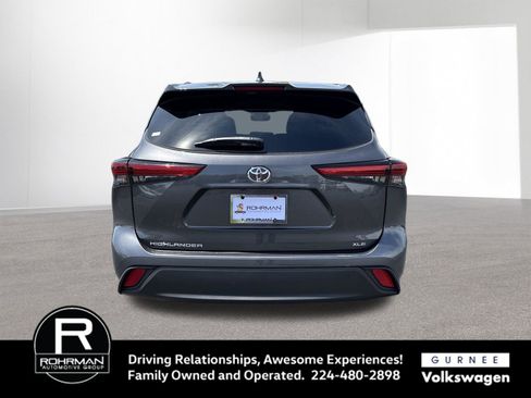 Used 2023 Toyota Highlander XLE FWD image 8