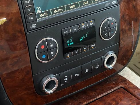 Used 2007 Chevrolet Tahoe LTZ w/ LTZ Preferred Equipment Group RWD image 17