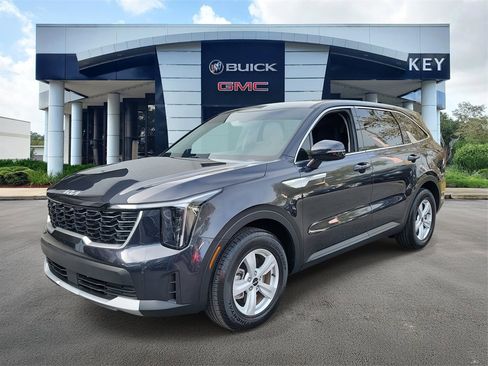 Used 2025 Kia Sorento LX image 2
