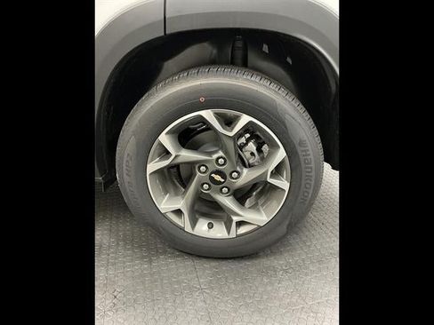 New 2026 Chevrolet Trax LT w/ Sunroof Package FWD image 39