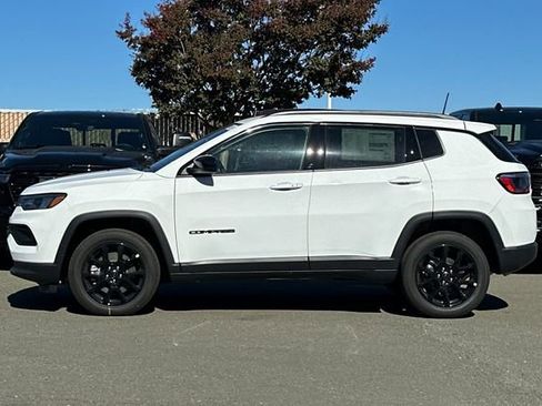 New 2026 Jeep Compass Latitude image 7