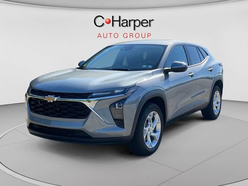 Used 2024 Chevrolet Trax LS w/ LS Convenience Package FWD image 7