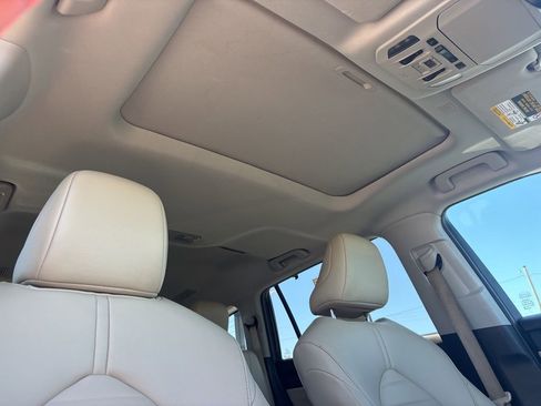 Used 2022 Toyota Highlander XLE AWD/4WD image 42
