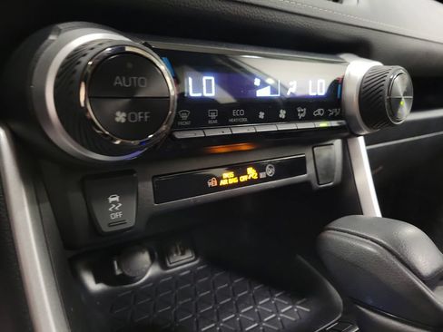Used 2025 Toyota RAV4 XLE AWD/4WD image 20