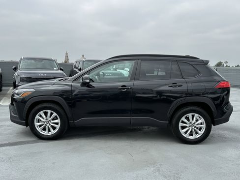 Used 2025 Toyota Corolla Cross LE FWD image 3