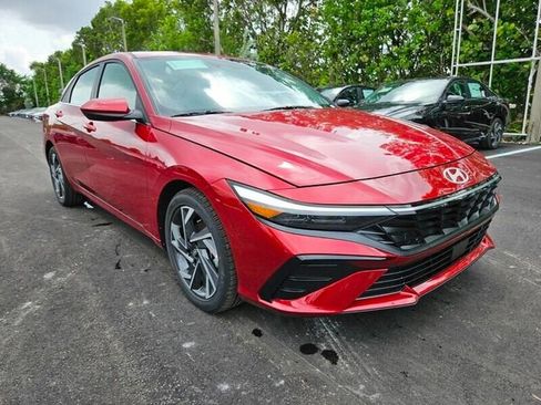 Used 2025 Hyundai Elantra SEL image 8