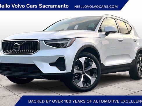 Used 2025 Volvo XC40 B5 Core w/ Protection Package Premier image 1