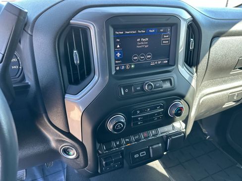 Used 2024 Chevrolet Silverado 2500 Custom w/ Custom Value Package image 16