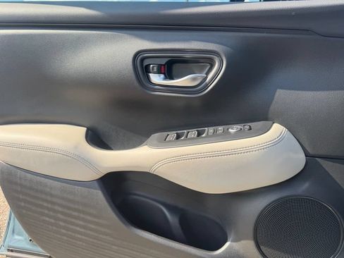 Used 2025 Honda HR-V EX-L image 19