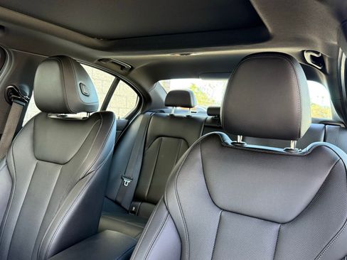 Used 2025 BMW 330i Sedan w/ Premium Package image 21