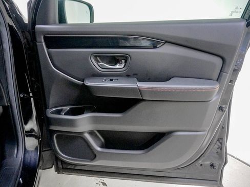 Used 2025 Honda Pilot TrailSport image 33