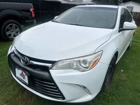 Used 2016 Toyota Camry LE FWD image 2