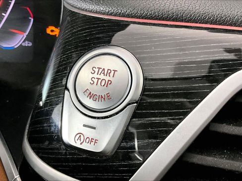 Used 2020 BMW 740i w/ Premium Package image 33