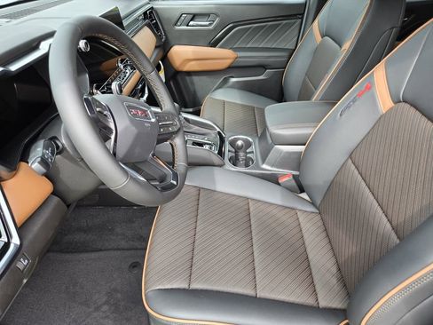 New 2026 GMC Canyon AT4 w/ AT4 Premium Package AWD/4WD image 8