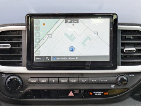 Used 2023 Hyundai Venue Limited image 18