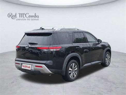 Used 2023 Nissan Pathfinder SL w/ Black Appearance Package FWD image 7