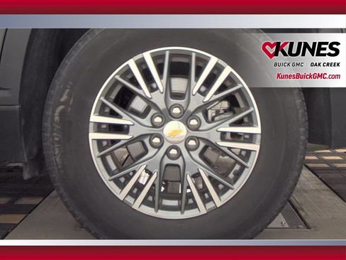 Used 2024 Chevrolet Traverse LT FWD image 17