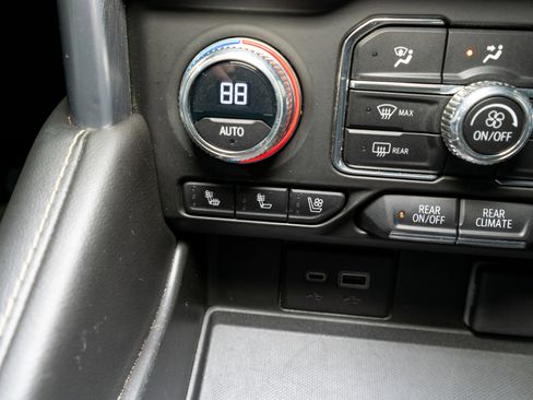 Used 2023 GMC Yukon SLT image 22