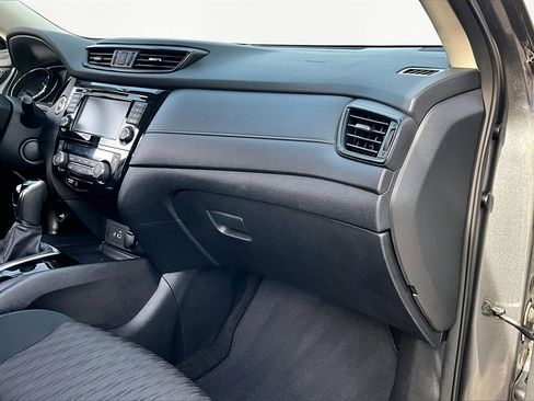 Used 2018 Nissan Rogue SV image 17