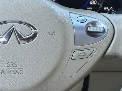 Used 2015 INFINITI QX70 2WD w/ Premium Package image 18