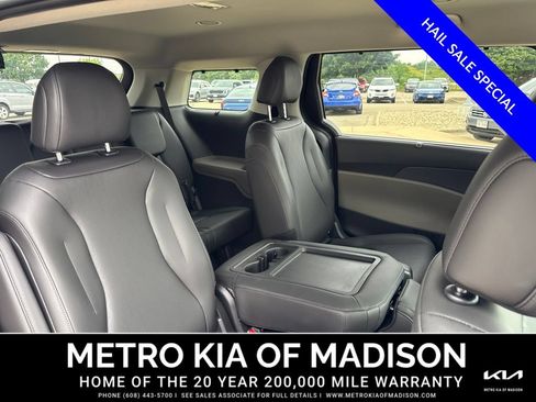 Used 2026 Kia Carnival EX FWD image 36