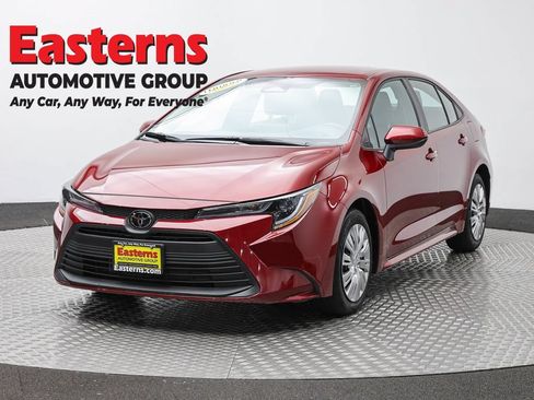 Used 2025 Toyota Corolla LE FWD image 1