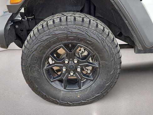 Used 2024 Jeep Wrangler Unlimited AWD/4WD image 10