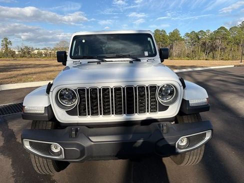 Used 2025 Jeep Wrangler Unlimited Sahara AWD/4WD image 14