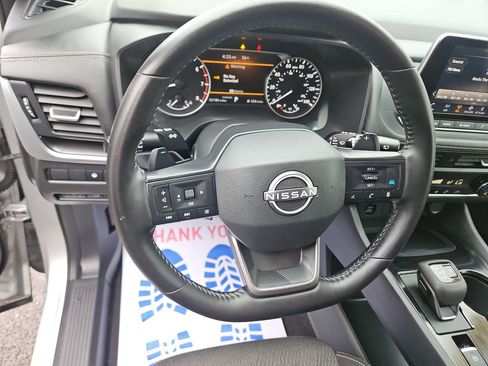 Used 2025 Nissan Rogue SV FWD image 14