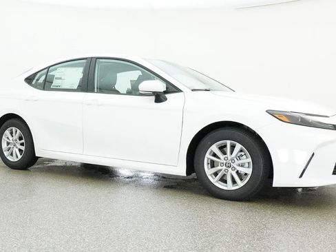 Used 2026 Toyota Camry LE FWD image 31