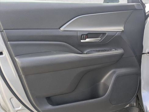 Used 2025 Toyota Grand Highlander FWD image 6