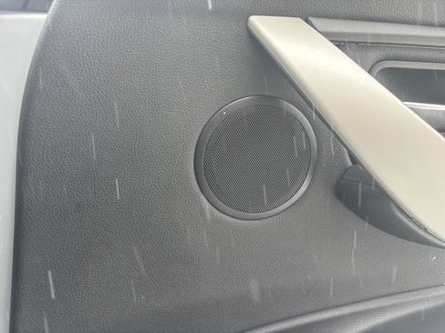 Used 2018 BMW 320i xDrive Sedan w/ Convenience Package image 34